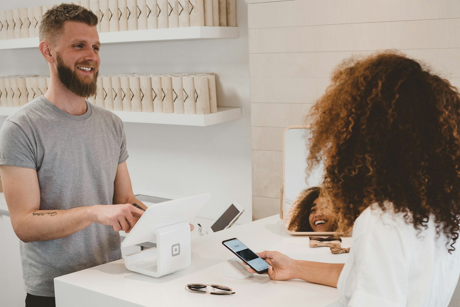 Claude for E-commerce Sellers: Write Product Pages That Answer Real Questions
